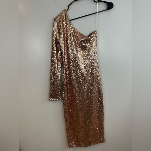 NWT Fashion Nova Fiona One Shoulder Beige Sequin Bodycon Dress Size Medium - Picture 8 of 10